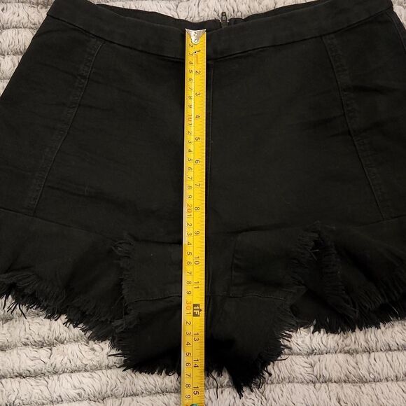 Black Blank NYC wedgie flared high waist jean shorts size 30. - Picture 9 of 10